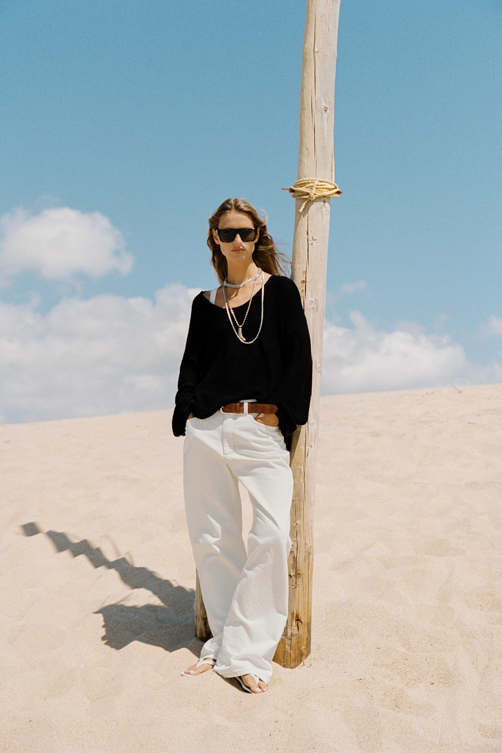 ROUND NECK KNIT SWEATER